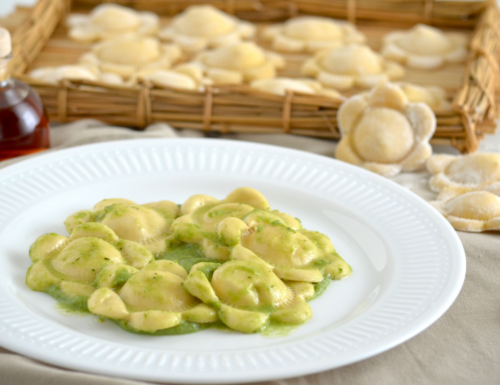 RAVIOLI DI RICOTTA E NOCI SU CREMA DI BROCCOLI