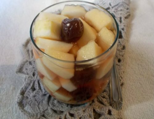 Bevanda dissetante alle ciliegie e mela