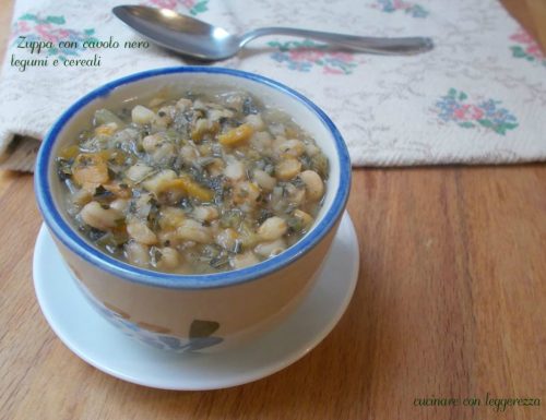 Zuppa con cavolo nero, legumi e cereali