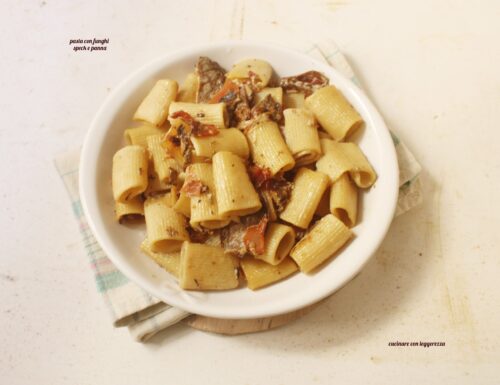 Pasta con funghi speck e panna