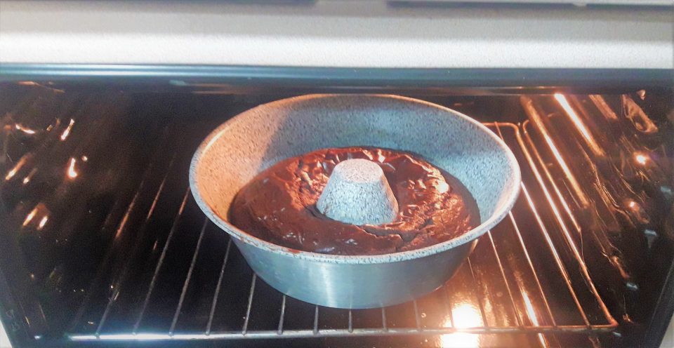 Ciambellone sofficissimo allo yogurt e nutella