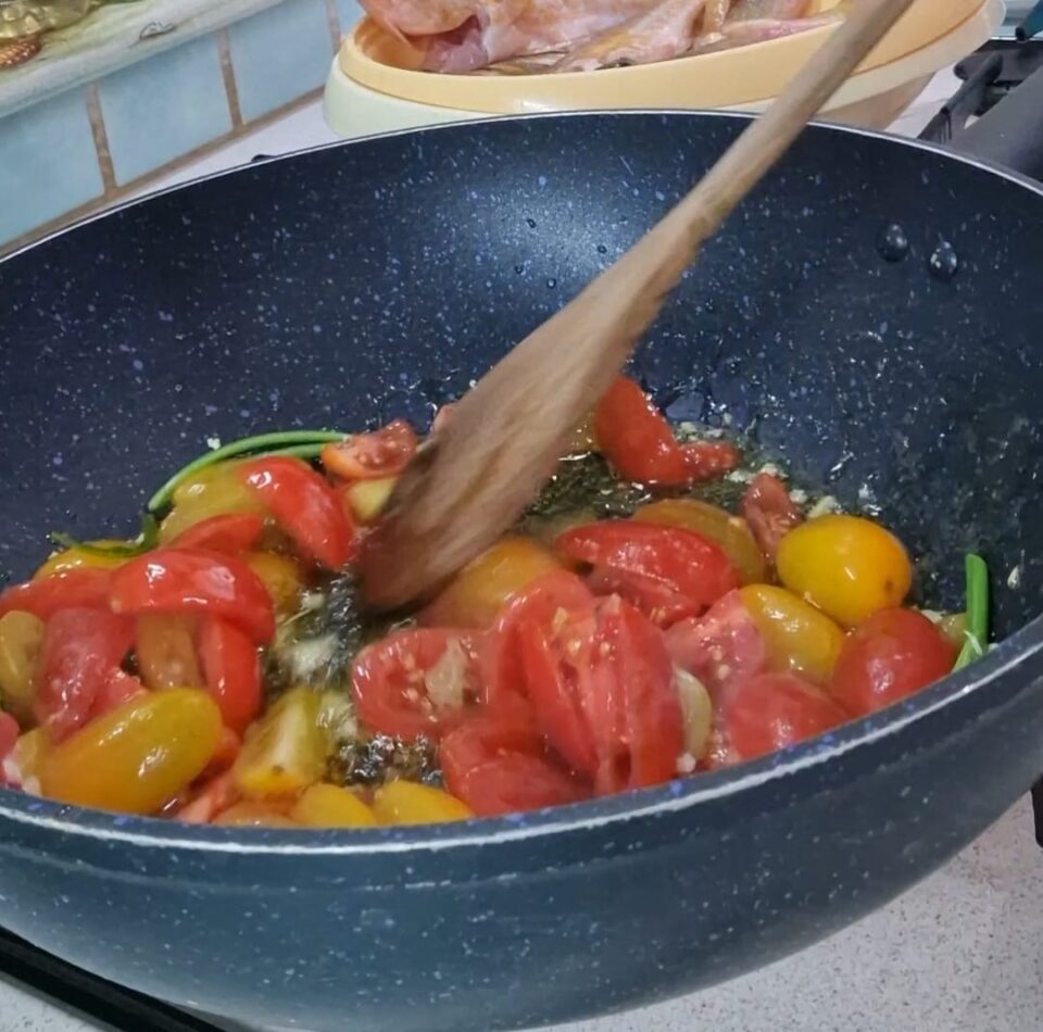 Come fare gli spaghetti con brodetto di ricciola o cavagnola