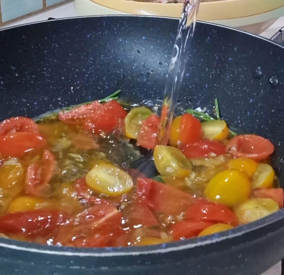Come fare gli spaghetti con brodetto di ricciola o cavagnola