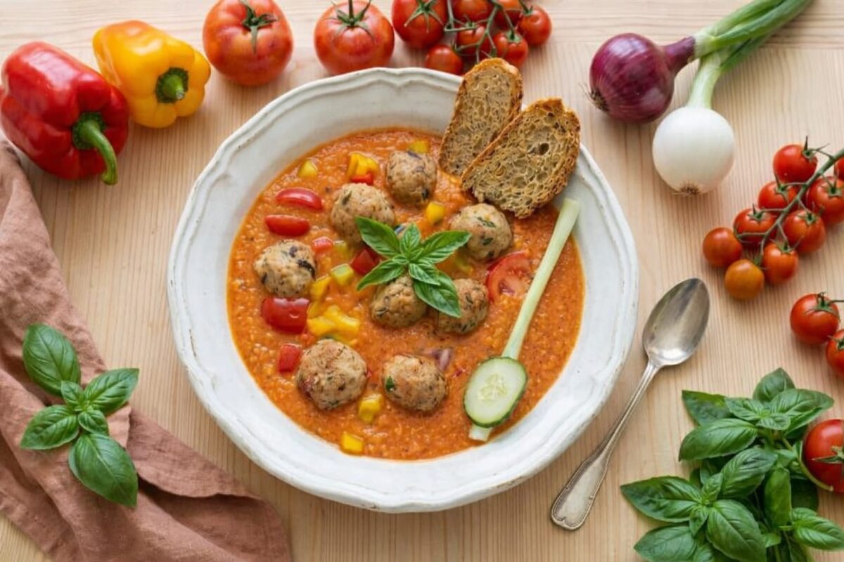 Gazpacho con polpettine di pesce