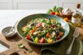 Insalata di pollo pesto e pomodorini