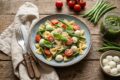 Pasta fredda con fagiolini pesto mozzarella e pomodorini