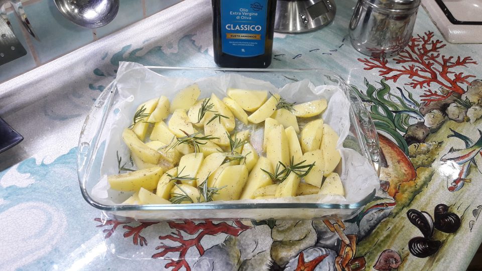 Patate con aromi casalinghi Mediterranei