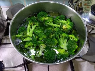 Sformato di broccoli gratinati e besciamella