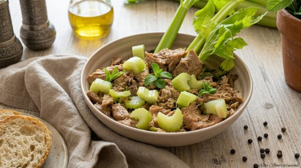 L'insalata di tonno fresco ai profumi mediterranei