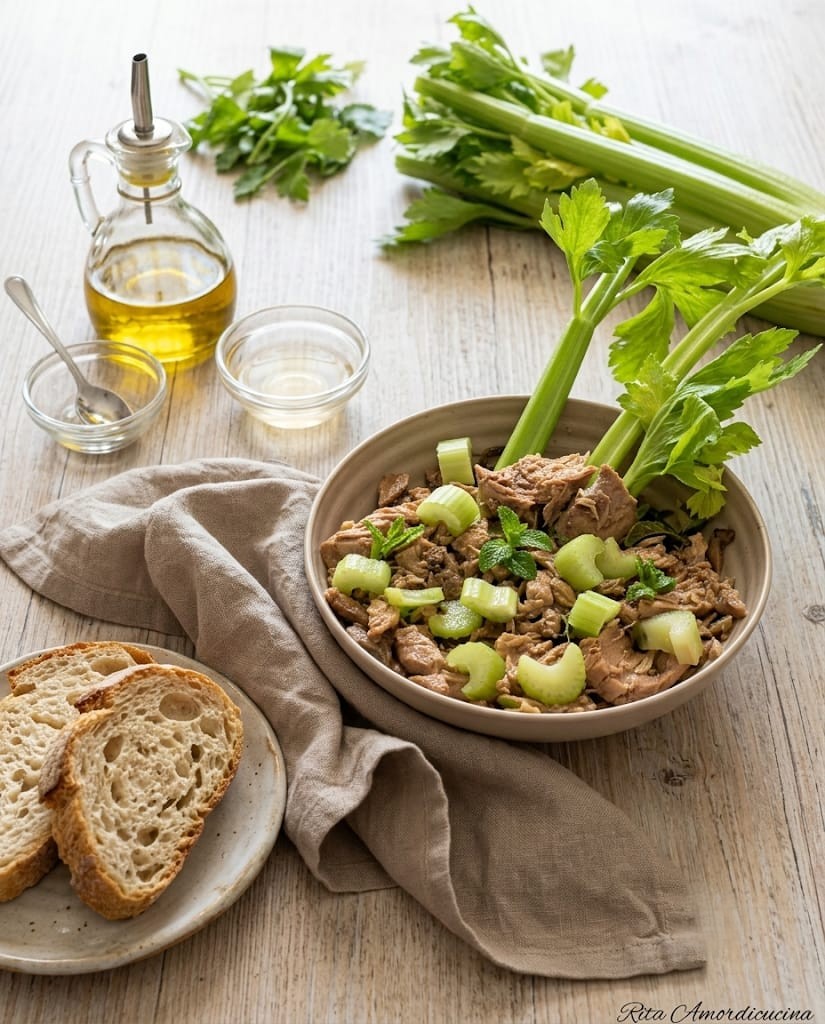 L'insalata di tonno fresco ai profumi mediterranei