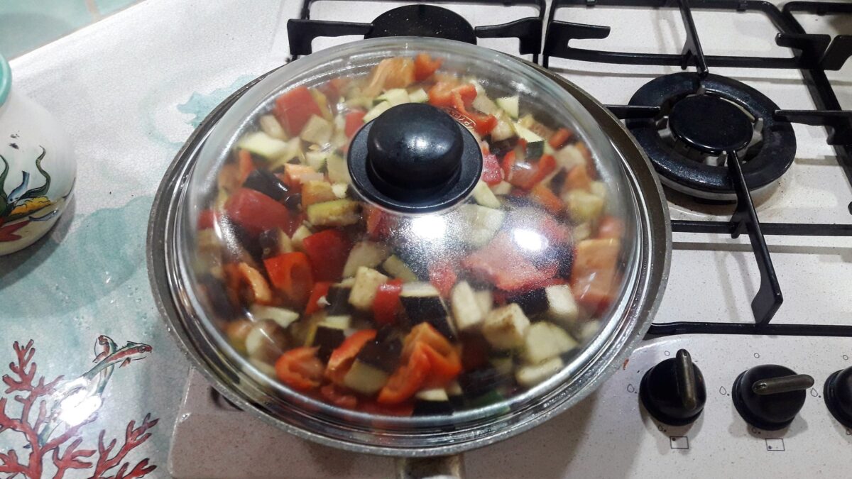 Peperonata in padella senza friggere nulla