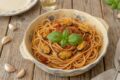 Spaghetti al sugo con cozze