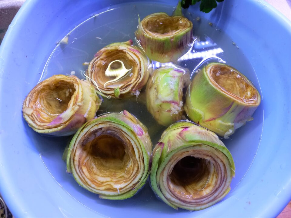 Cuori di carciofo ripieni al sugo