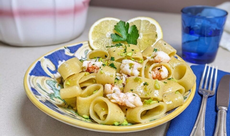 Calamarata con gamberoni e profumo di limone