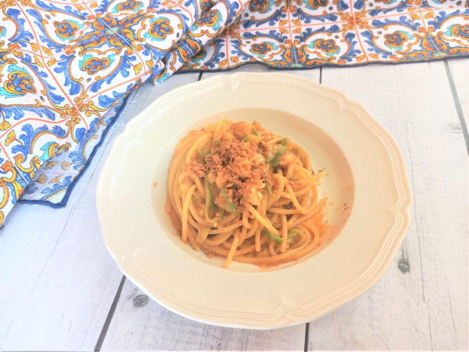 Spaghetti con zucchine con gamberoni e bottarga