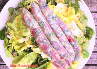 La salsiccia condita fatta in casa