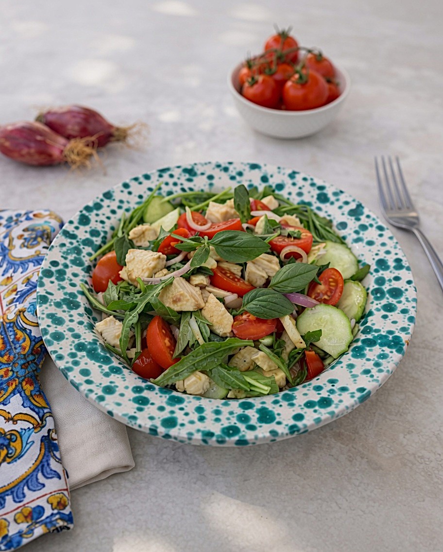 Insalata di pollo con zucchine marinate