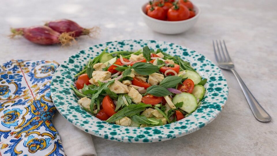 Insalata di pollo con zucchine marinate