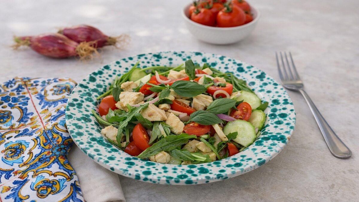 Insalata di pollo con zucchine marinate