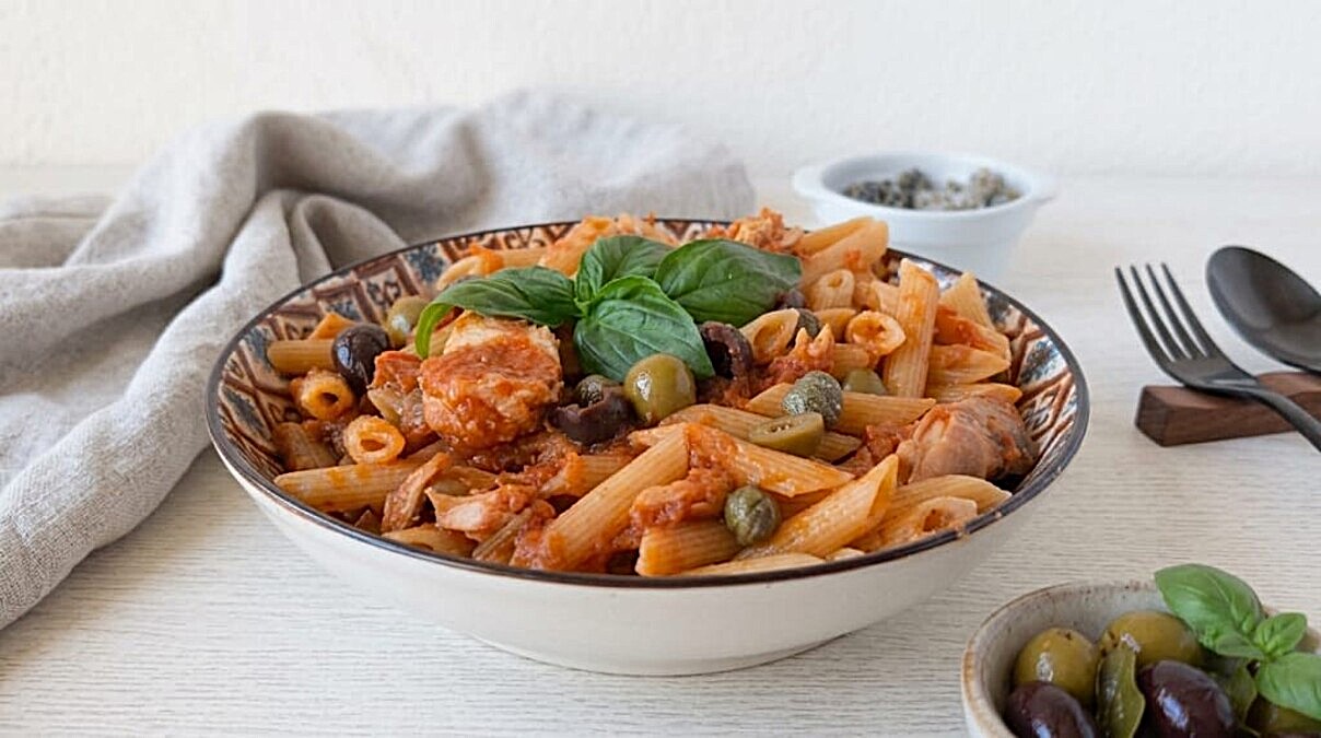 La pasta alla puttanesca di mare cremosa e gustosa