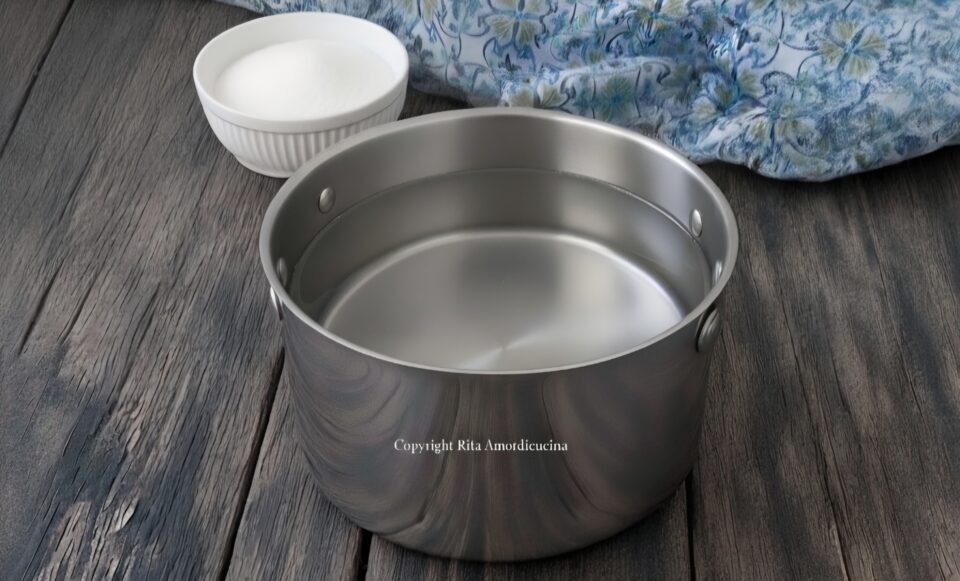 pentolino acqua zucchero