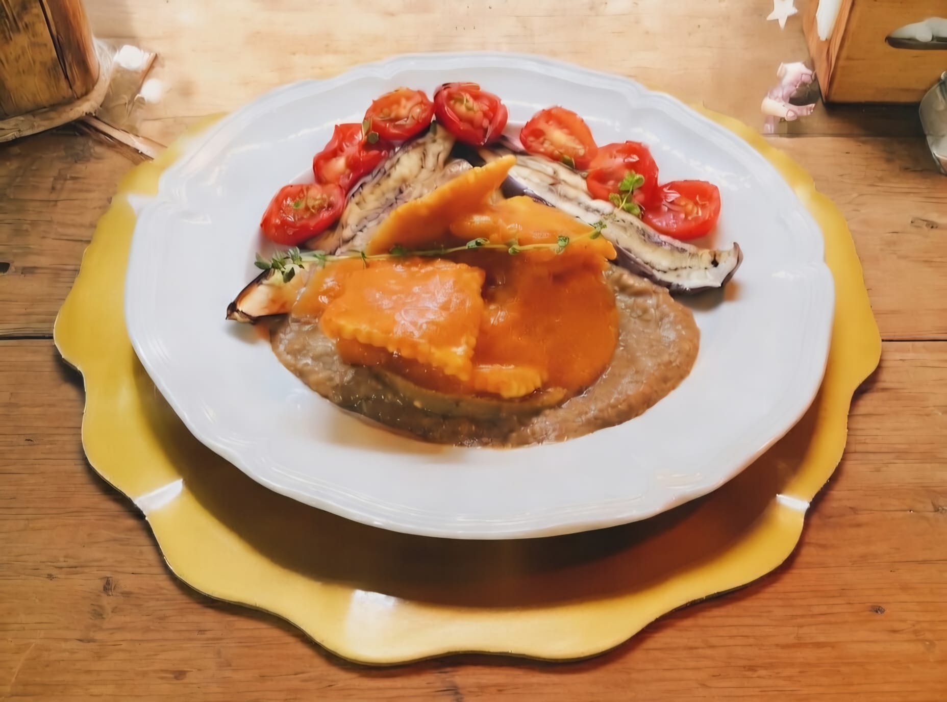 Ravioli cremosi con mousse di pomodorini e melenzane