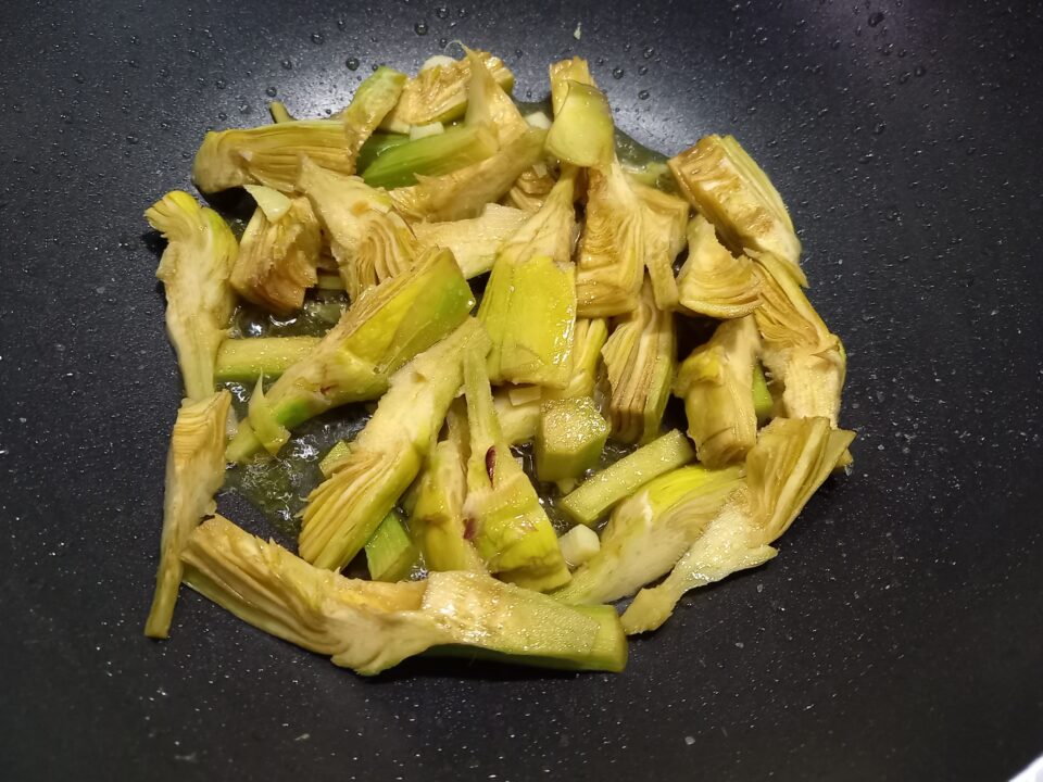 Pasta con carciofi alla siciliana