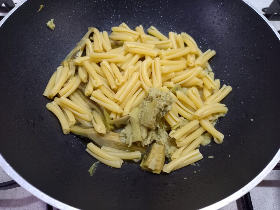 Pasta con carciofi alla siciliana
