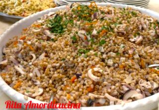 Insalata di mare con orzo e carote