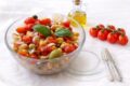 Insalata di ceci pomodorini e giardiniera