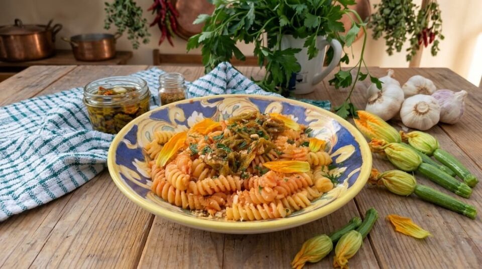 Pasta con fiori di zucca alla siciliana