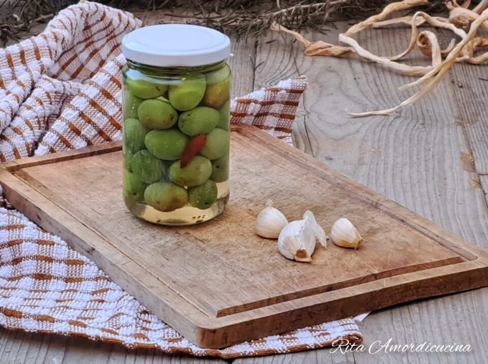 Le olive in salamoia ricetta siciliana