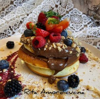 Pancake d'avena con mousse chetogenica
