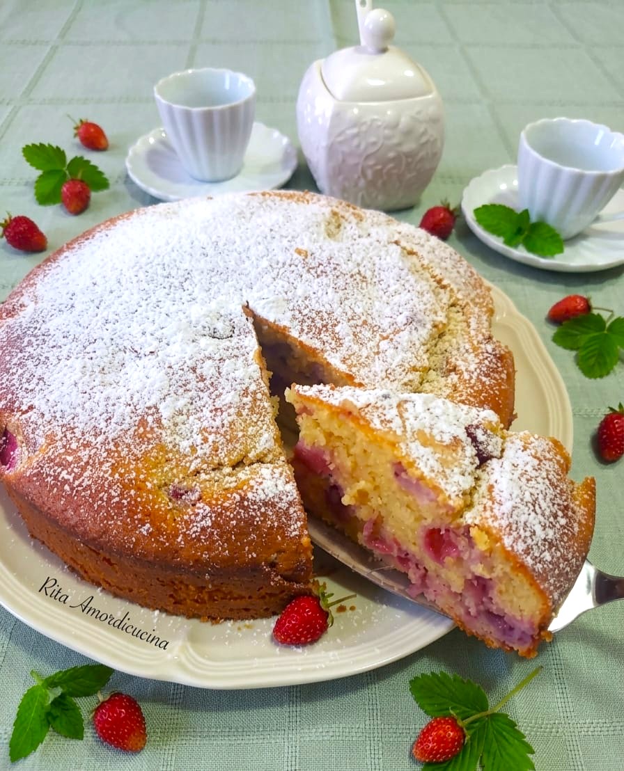 Torta alle fragole soffice e profumata.