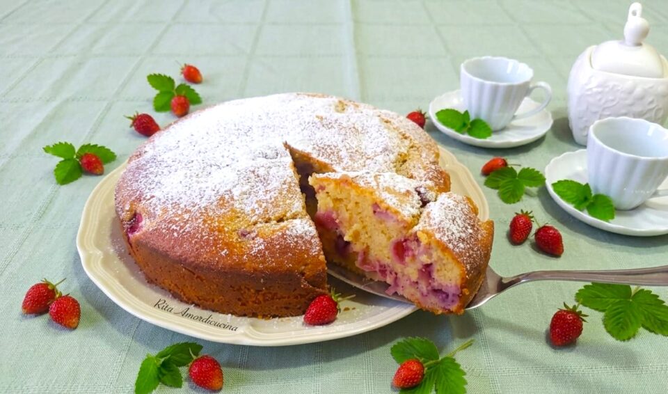 Torta alle fragole soffice e profumata.