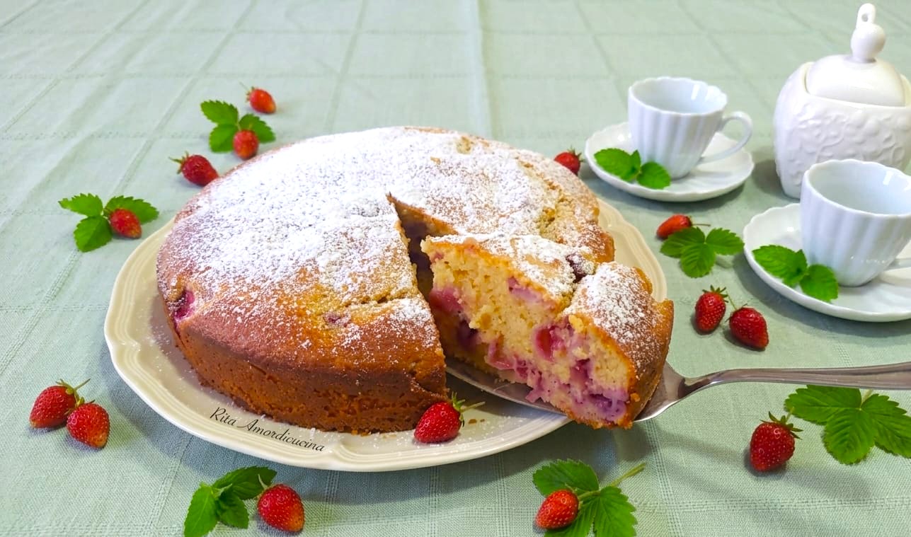 Torta alle fragole soffice e profumata.