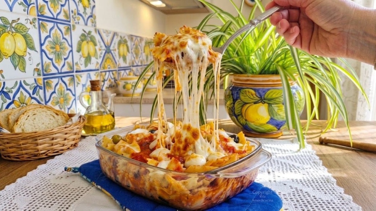 La pasta al forno con cavolfiore filante e gratinata