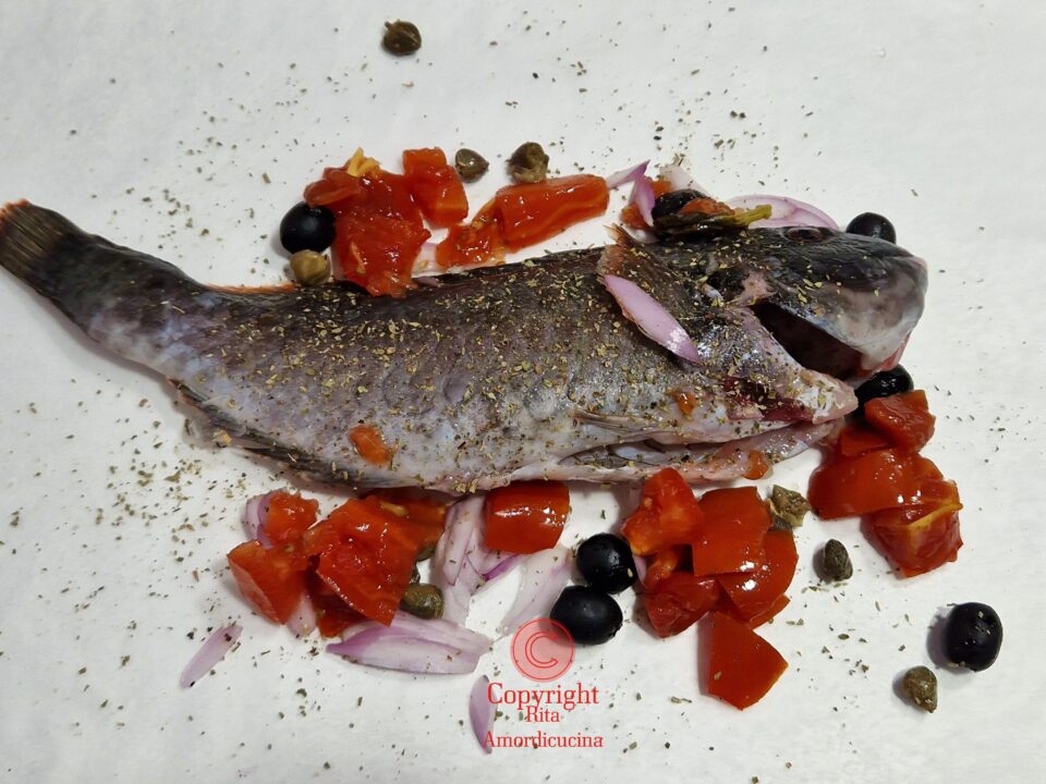 Come cuocere il pesce al cartoccio al Mediterranea