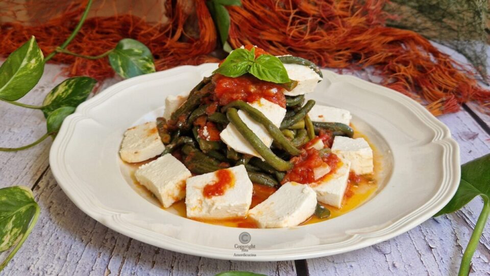 Fagiolini lunghi al pomodoro con la feta