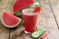Smoothie drenante e detox con anguria e cetriolo