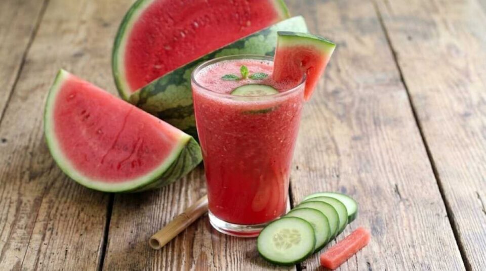 Smoothie drenante e detox con anguria e cetriolo