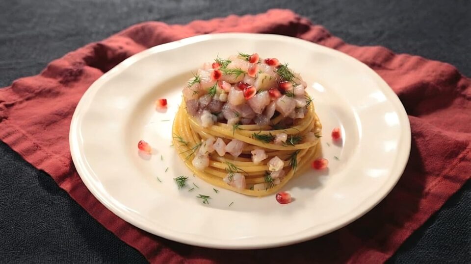 Spaghetti con pescespada finocchietto e melograno