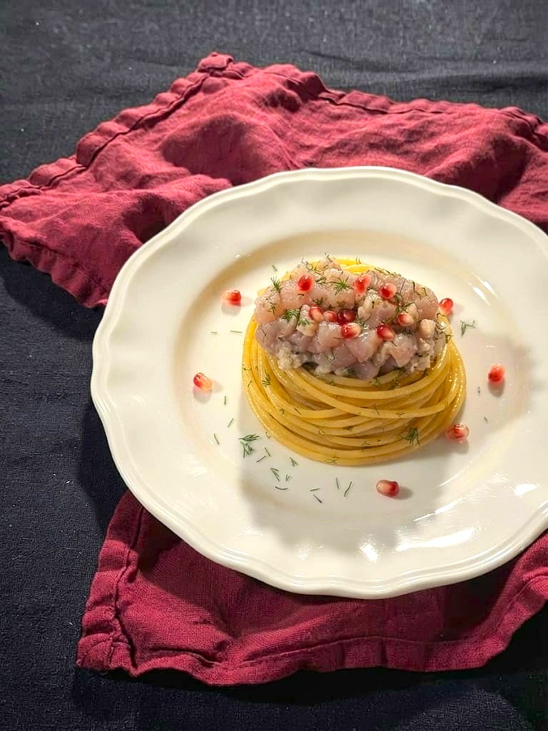 Spaghetti con pescespada finocchietto e melograno