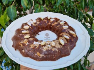 Il budino al cioccolato con cachi e biscotti