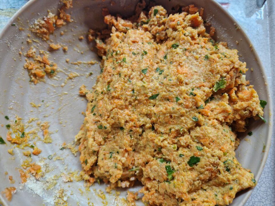 Frittelline di Carote Finger Food con Salsine