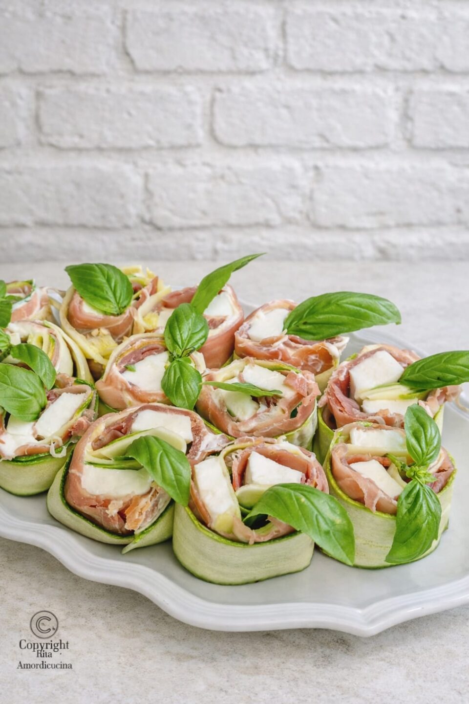 Girelle di zucchine prosciutto crudo e mozzarella
