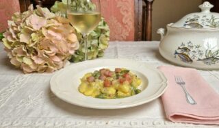 Gnocchi cremosi con asparagi e pancetta croccante