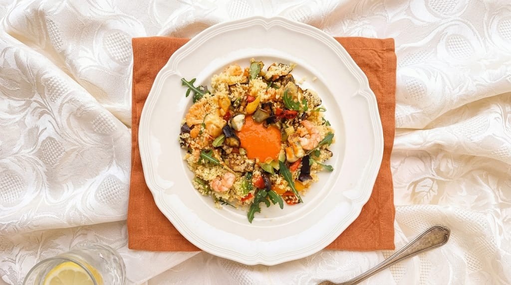 Couscous con gamberi e verdure in salsa agrodolce