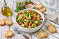 Insalata di pollo pesto e pomodorini