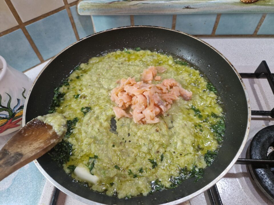 Pasta cremosa con zucchine salmone e burrata